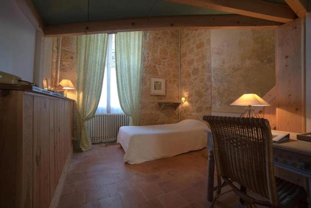 Chateau De Lassalle Bed & Breakfast Laplume Bagian luar foto